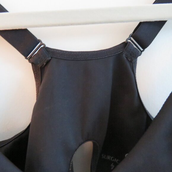 Women's Black Front-Closure Bra - Picture 8 of 16